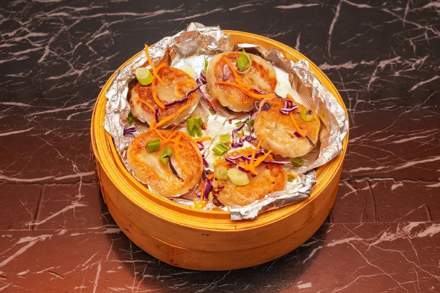 Pan-fried veg momo
